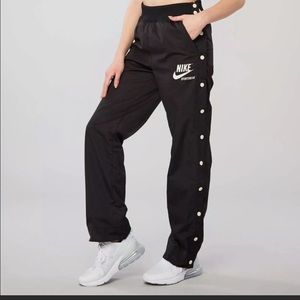 ⚡️ SOLD ⚡️ Nike Retro Women’s Tear-Away Snap Pants